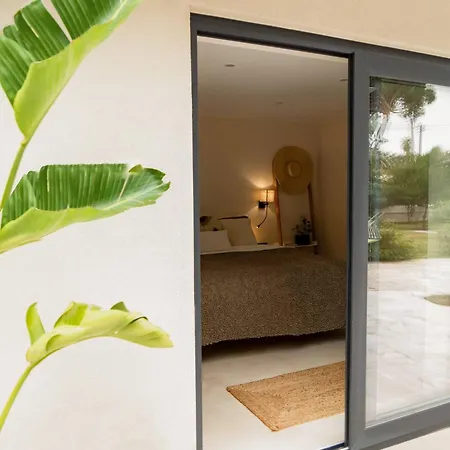 Сasa de vacaciones Modern In Lush Garden - Aroeira