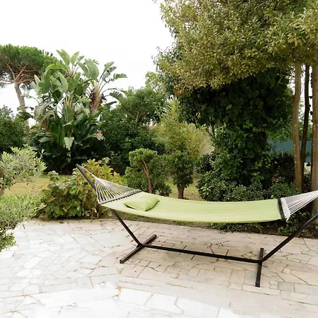 Сasa de vacaciones Modern In Lush Garden - Aroeira